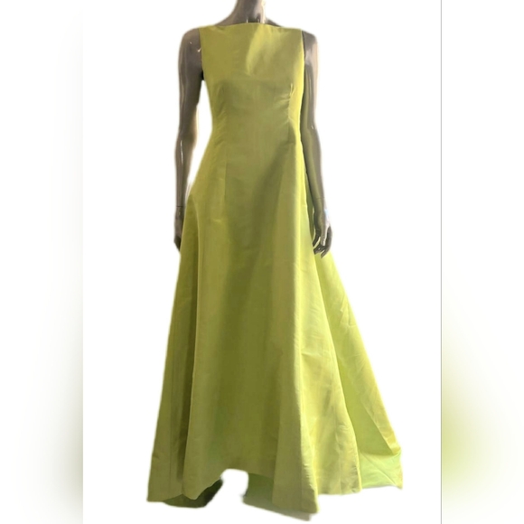 $6,000 OSCAR DE LA RENTA GREEN SILK ELEGANT RUNWAY GOWN US S - Picture 1 of 10